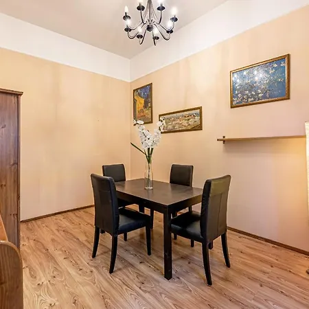 Oktogon Beautiful Relaxing Apartment