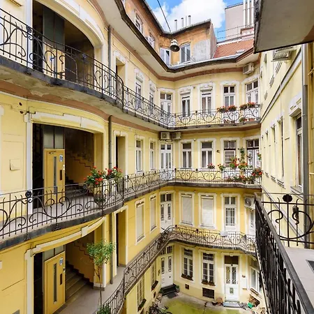 Oktogon Beautiful Relaxing Apartment Budapest