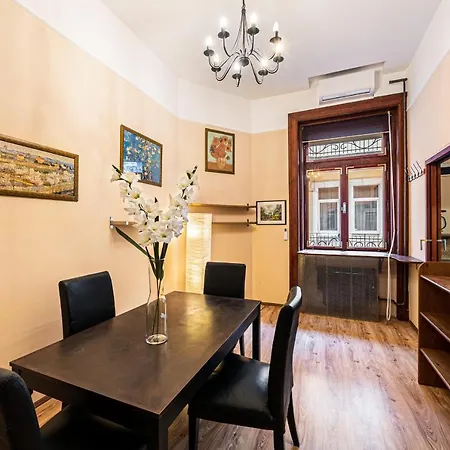 Oktogon Beautiful Relaxing Apartment Budapest